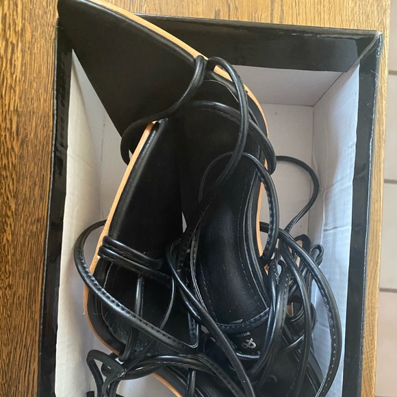 BLACK POINTED LACE UP HEELS - Picture 2 of 4